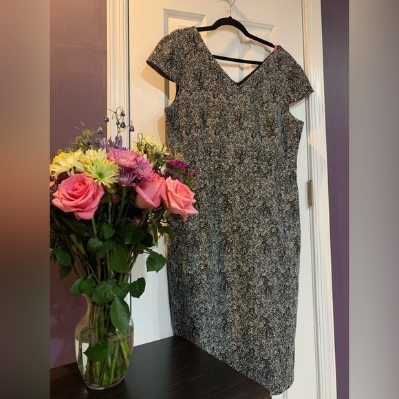 Betsey Johnson Metallic Cap Sleeve Shift Dress - Picture 1 of 5